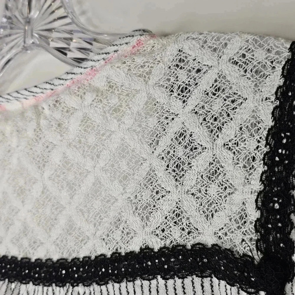 Witchy Gothic Retro Black White Boho 3/4 Sleeve Rayon Blouse Lace Detail M - Picture 8 of 10